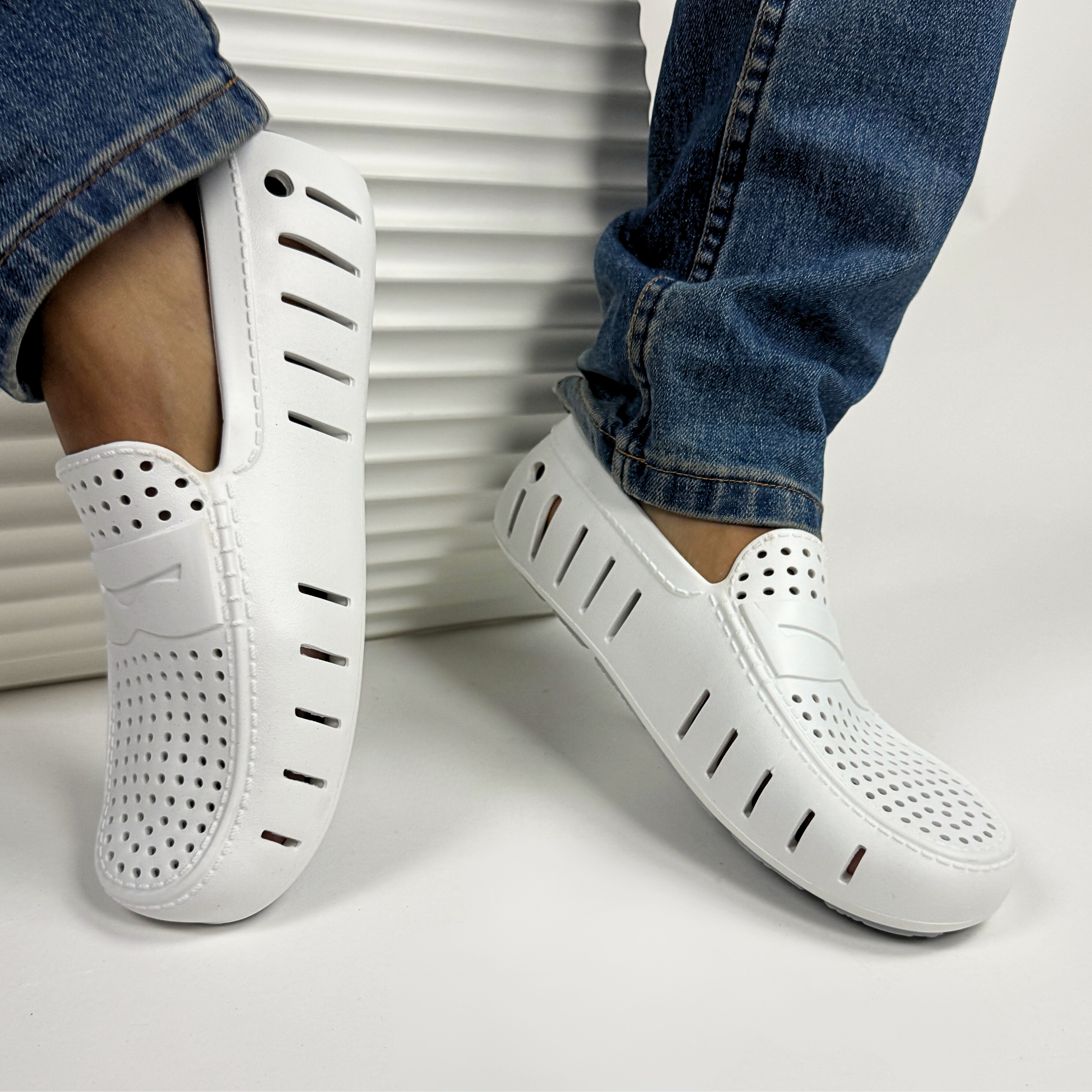BRIGHT WHITE/HARBOR MIST GRAY COUNTRY CLUB 2.0