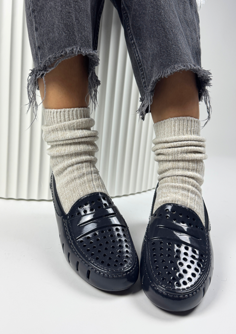 BLACK PATENT POSH 4P