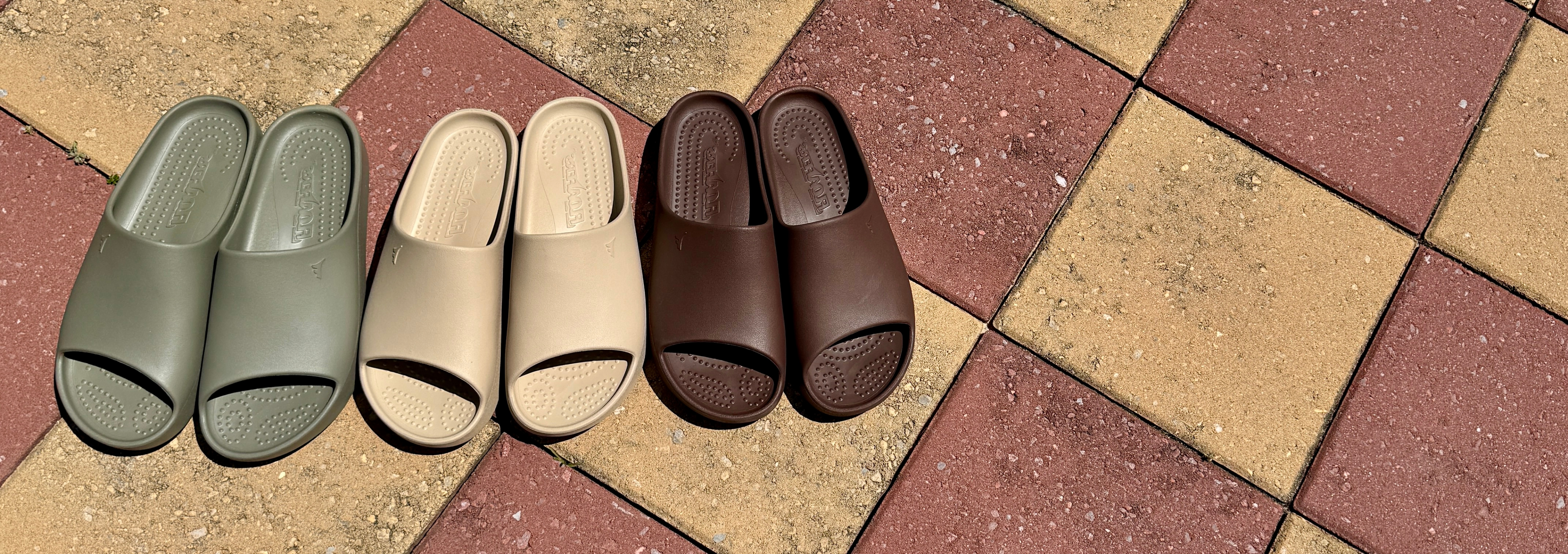 WOMEN'S SLIDES